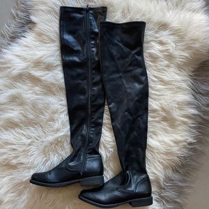 THIGH HIGH LEATHER BOOTS